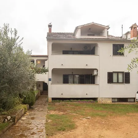 Appartement Amazing In With Wifi Poreč